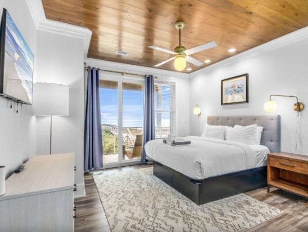 Elegant Beachfront Escape with Private Pool & Gulf Views in St. George Island Hot Tub Beach